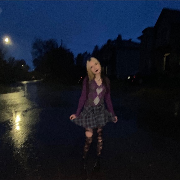 Meet your Posher, Félicia - Picture 1 of 1